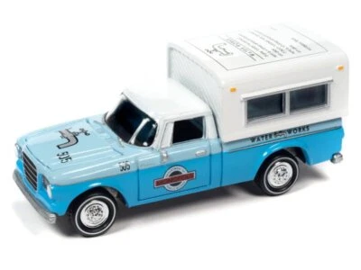 STUDEBAKER Pick Up with Camper - 1960 - blue / white - Johnny Lightning 1:64 - Immagine 1 di 4