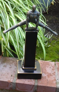 Schlankes männliches Knauf Pferd Gymnastik Skulptur von UTTERMOST, 10X16X5 - Bild 1 von 9