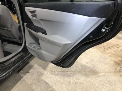 Painel de acabamento de porta traseira TOYOTA CAMRY 2015 927524 - Imagem 1 de 4