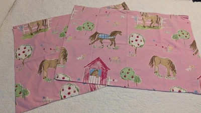 Juego de 2 fundas de almohada The Company Store niñas rosa caballo algodón granero equino Foto 1 de 3