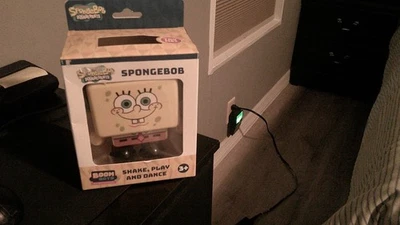Novo boneco interativo Bob Esponja Calça Quadrada Boom Bots Shake, Play And Dance - Imagem 1 de 2