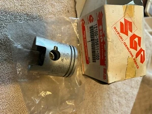 S1 New Suzuki- OEM PISTON SET 12100-35611-100 JR 50 2000-2006 LTA50 2002-2005 - Picture 1 of 4