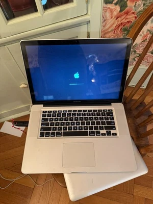Apple MacBook Pro A1286 – Stuck on Apple Logo – No Boot from USB – Parts/Repair - Image 1 of 4