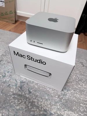 Apple Mac Studio (512GB SSD, Apple M1 Max, 32GB RAM) Desktop - Silber (MJMV3D/A) - Bild 1 von 4