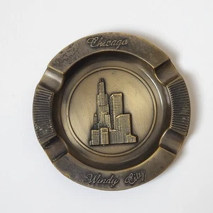 Cenicero de metal pequeño Chicago Windy City de colección edificios horizonte en relieve IL EE. UU. - Imagen 1 de 10