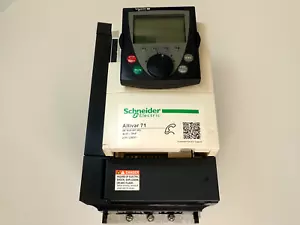 Schneider Electric Altivar 71/ATV71HU40M3/4kW/5PS/200-240V AC Speed Drive. - Bild 1 von 7