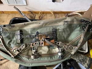 mathews legacy bow, right handed  - Picture 1 of 4