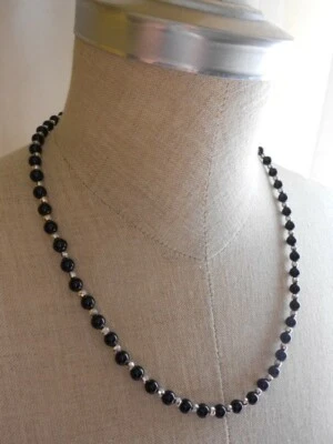 COLLANA IN VERE PERLE D'ACQUA DOLCE E ARGENTO 925%. Colore nero. - Immagine 1 di 4