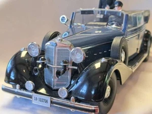 1938 Mercedes-Benz 770K Convertible w/ Military Figurines - 1:18 scale - Picture 1 of 12