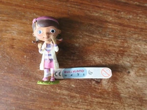 Figurine Docteur La Peluche - Disney // BULLYLAND -- NEUF - Foto 1 di 1