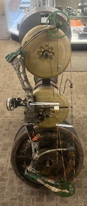Bear Archery RH Game Over Compound Bow Adjustable Draw 29", 70 # - Picture 1 of 4