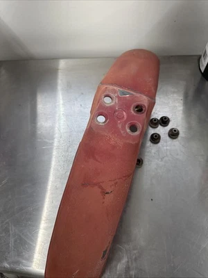 Guardabarros delantero rojo Suzuki TS250 TS 250 1974 Savage OEM Foto 1 de 4