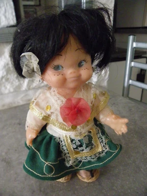 POUPEE FOLKLORIQUE ESPAGNE 19 CM B ETAT - Photo 1/3