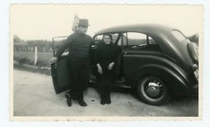 PHOTO snapshot, voiture ancienne automobile old car & son propriétaire chapeau - Picture 1 of 2