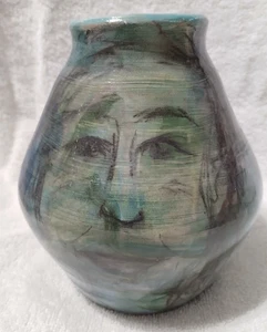 Handbemalte Keramik Vase mit Gesicht Design & Speckle Glasur innen - Bild 1 von 8