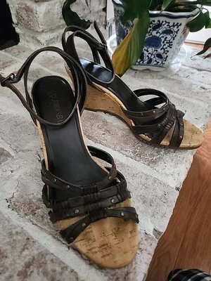 Tacones de cuña de cuero marrón St. John's Bay para mujer, 9M Foto 1 de 2