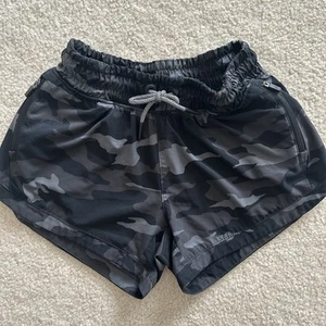 Athleta Girl Size S-7 Camo Shorts - Picture 1 of 5
