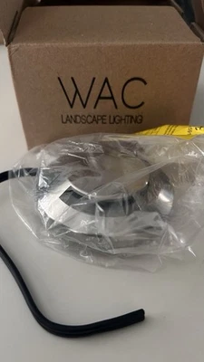 Iluminación de camino de acero inoxidable Tyler 12 3,2 vatios en 2700K, paisaje WAC Foto 1 de 2