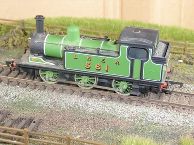 Mainline 00 Gauge LNER Class J72 Steam Tank Loco no 581  0-6-0T in LNER Green - Image 1 of 4
