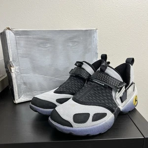 Nike Jordan Trunner LX 2000 taglia 10 136040-001 nero/grigio neutro-Yllw Strk - Foto 1 di 11
