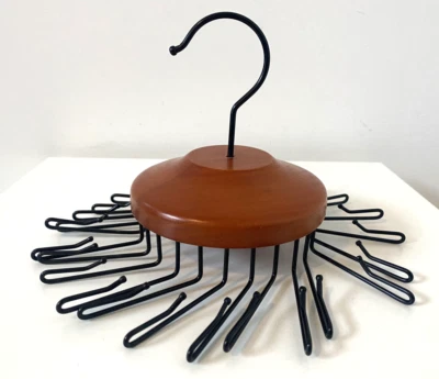 De colección Hombres Armario Corbata Cinturón Sombrero Estante Giratorio 24 Ganchos Madera y Metal Organizador Foto 1 de 4