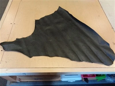 PIEL PIEL NEGRA PATRÓN PIEL SERPIENTE 35" X 35"  Foto 1 de 4