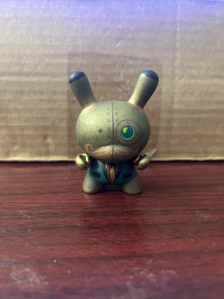 Figura Motor Lacapoteante Autoalivable Kidrobot Dunny - Doctor A - Serie 2010 Suelta Foto 1 de 4