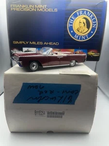 Franklin Mint 1961 Lincoln Continental, Maroon, 1:24, ottimo, con scatola - Foto 1 di 24