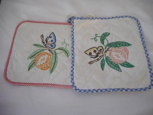 Lot 2 Vintage Hand embroidered Pot Holder Butterfly Fruit with hanging rings - Picture 1 of 5