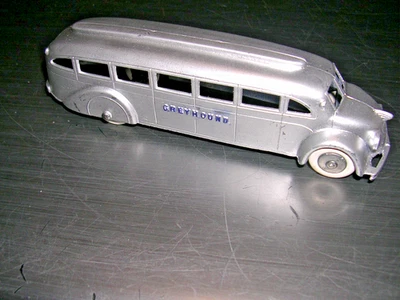 Tootsie Toy 1945-5 3/4" Greyhound Bus Nuevos Neumáticos de Goma Blanca Despojados y Pintados Foto 1 de 4