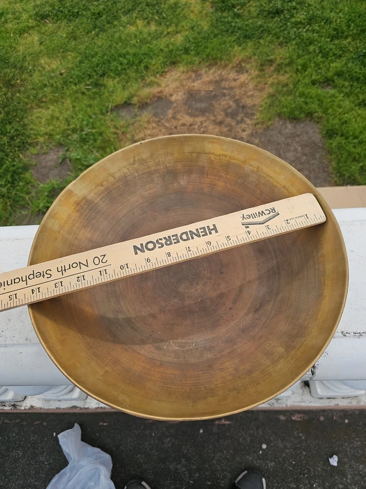"Antiguo cuenco de latón de 14,5"" bandeja poco profunda redondeada circa pesada" Foto 1 de 4