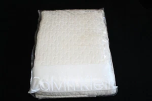 Calvin Klein Poppy Oval Bands European Sham, Bisque $85 - Picture 1 of 4