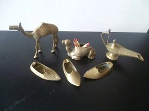 Konvolut sechs indische Messing Figuren, Aladdins Lampe / Schuhaschenbecher / Kamele - Bild 1 von 10