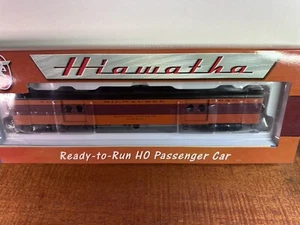Coche expreso Hiawatha 1955 Walthers Milwaukee Road escala HO 932-9209 Twin Cities - Imagen 1 de 2