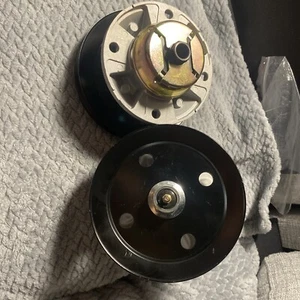 (Spindle Assembly for John Deere GT225 GT235 Pack) AM115528 AM115720 AM116065 - Picture 1 of 3