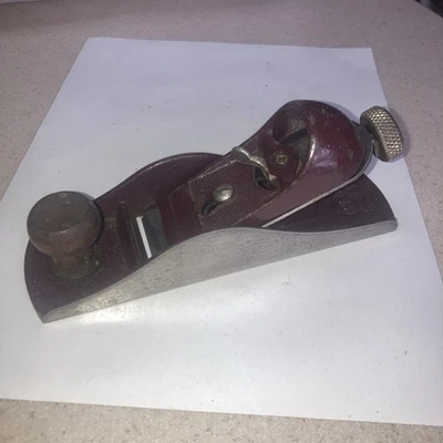 VINTAGE STANLEY PLANE No.220 (13-220) (MAROON) WOODWORKING BLOCK PLANE USA MADE - Image 1 of 4