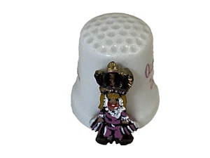 Mall of America Souvenir porcelain Thimble Queen of the Mall - Picture 1 of 3
