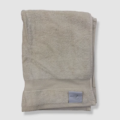 Toalla de mano clásica beige carisma de $15 | 18 x 28" pulgadas Foto 1 de 4