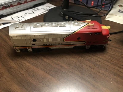 HO Scale Tyco F7A Unit Diesel Locomotive Santa Fe Warbonnet #4015 - Image 1 of 4