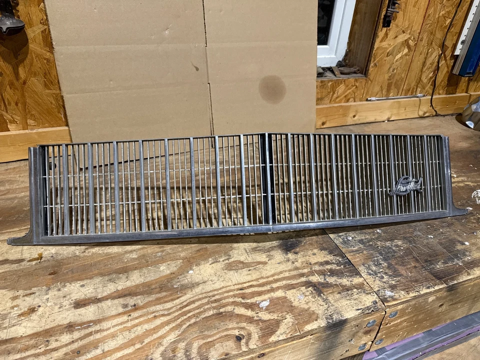 Conjunto de parrilla Buick Limited Electra Lesabre 1976 Foto 1 de 4