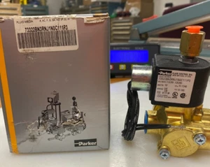 👀 NEW PARKER 3/8" 3-WAY THREADED BRASS SOLENOID VALVE 73322BN3RNJ1NOC111P3 - Picture 1 of 8