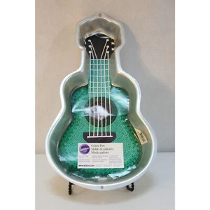 Wilton Guitar Cake Pan 2105-570 Nuevo con instrucciones - Imagen 1 de 3