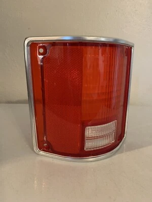 尾灯镜头 78-91 雪佛兰 GMC Blazer Suburban 方体左驾驶员侧 — 第 1/4 张图片