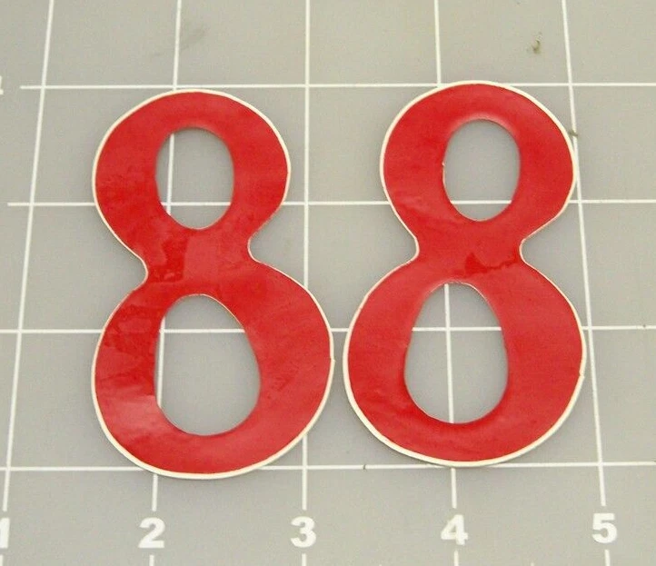 8 号贴纸 3 英寸红色乙烯基 2 数量比赛评分免运费 — 第 1/1 张图片