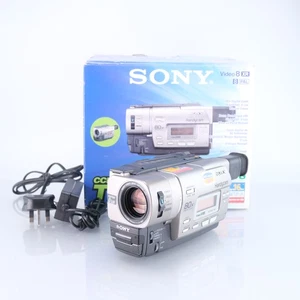 Sony TRV427E Handycam Camcorder Digital Video 20x Optical Zoom CCD PAL Tape VCR - Picture 1 of 10