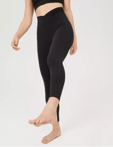 NWT Offline By Aerie Black Crossover Hi-Rise Short Real Me OG Size M - Picture 1 of 4