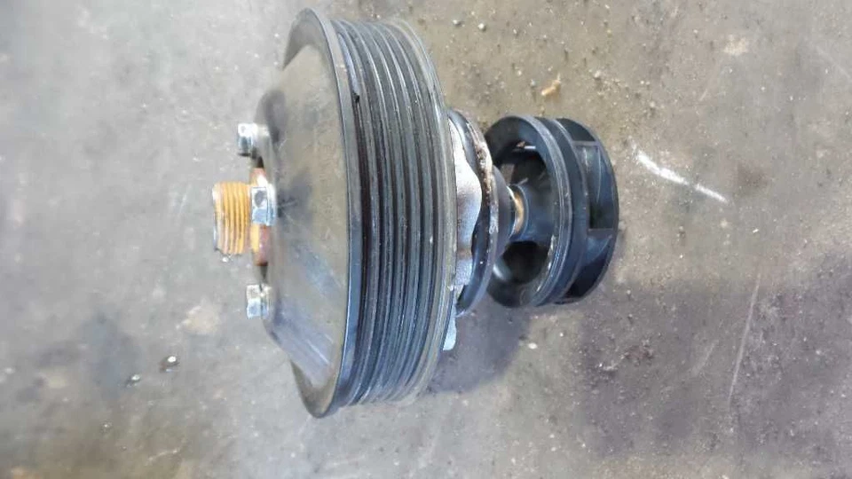 Bomba de refrigerante sedán mercado canadiense compatible con 92-95 01-05 BMW 320i 129303 Foto 1 de 4