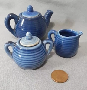 De colección. Tetera azul en miniatura para casa de muñecas, tazón de crema/azúcar, hecho en el Japón ocupado - Imagen 1 de 6
