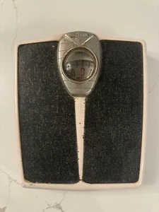 Vintage Mid Century Detecto Bathroom Scale Pink And Black. - Picture 1 of 6