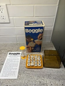 BOGGLE Hidden Word Game Parker Brothers 1976 vintage Wooden Cubes Complete - Picture 1 of 11